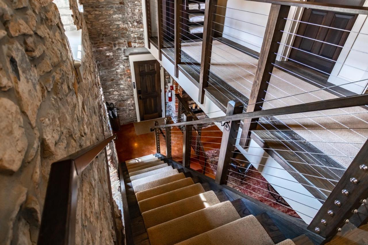 Carriage House 2*