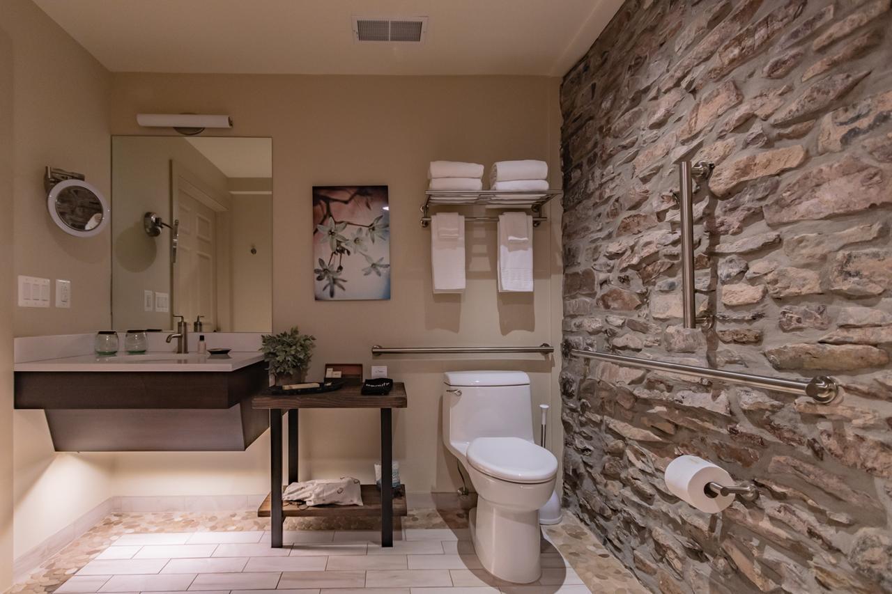 Carriage House Inn